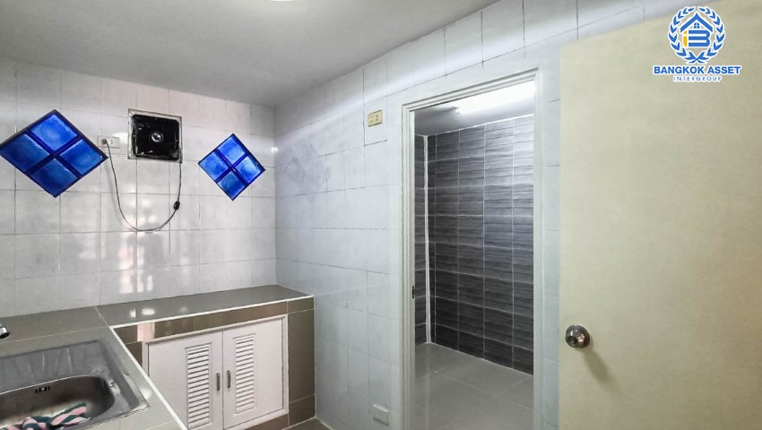 *****ทาวน์เฮ้าส์มือสองนนทบุรี ม.นวรัตน์ บางกรวย-ไทรน้อย เนื้อที่ 17.4 ตร.ว. ฟังก์ชัน 3 ห้องนอน 2 ห้องน้ำ 1 ที่จอดรถ บนทำเเดินทางสะดวก เชื่อมต่อถ.กาญจนาภิเษก ใกล้รถไฟฟ้าสายสีม่วง "สถานีบางพลู" และทางด่วน "กาญจนาภิเษก"